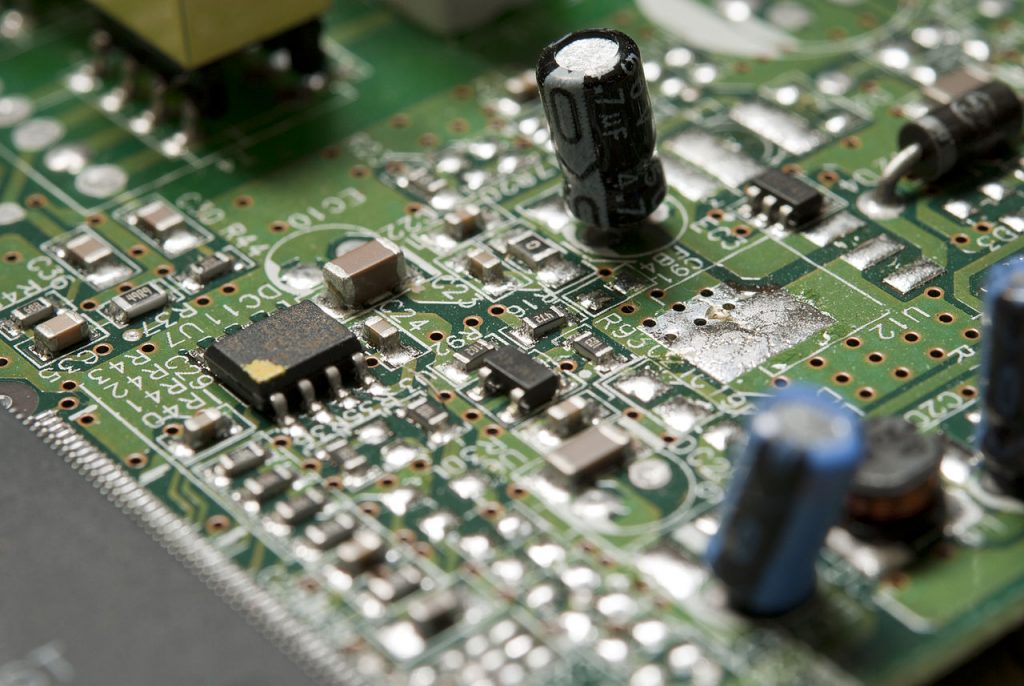 1280px-Integrated_circuits_(4)